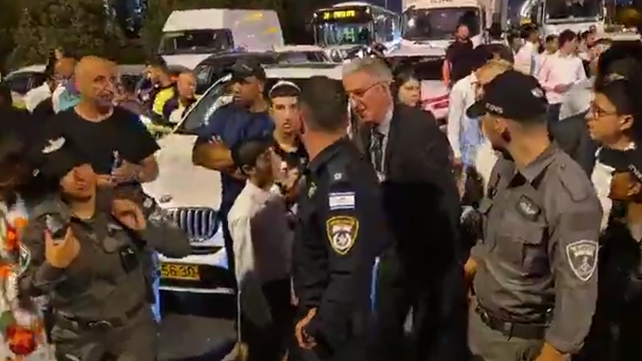 מפגינים חרדים חוסמים את כביש 4 במחאה נגד מעצר עריקים, אוקטובר 2025
