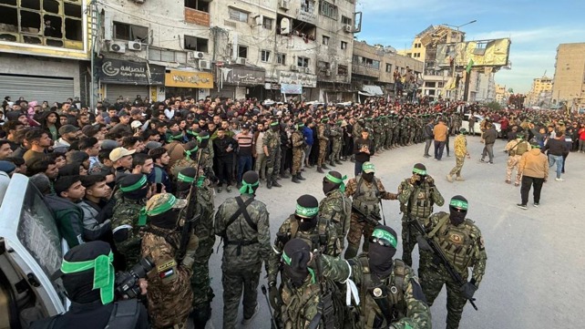 התהקלות במקום בו אמורות להימסר החטופות לידי הצלב האדום