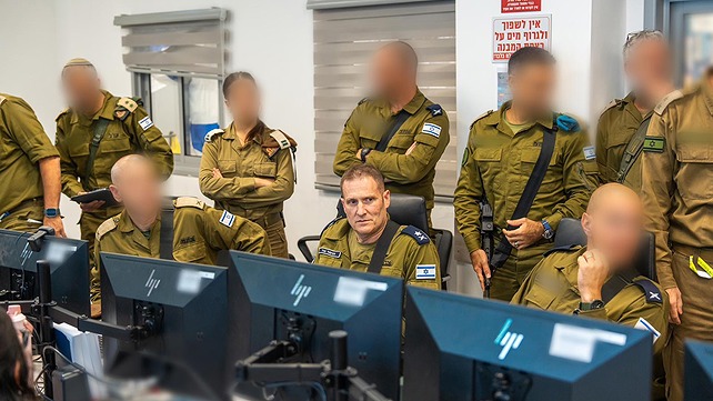 מפקד חיל האוויר היוצא תומר בר