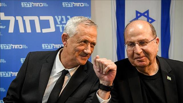 משה יעלון ובני גנץ במסיבת עיתונאים של כחול לבן, אפריל 2019