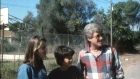 אהוד מנור עם ילדיו . 1985