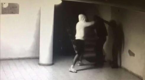 "שעה אני אצלך, תארגן את הכסף": איומים ודקירות בשוק האפור