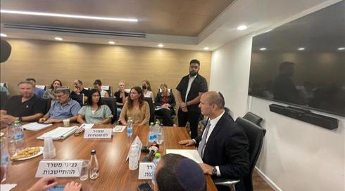 בנט בוועדת הבדיקה לאסון צפית: הכי קל היה להיכנע ללחץ ולסגור את המכינות