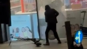 שוד עם קורקינט: נערים בני 17 ניסו לשדוד סניף סופר פארם ונתפסו