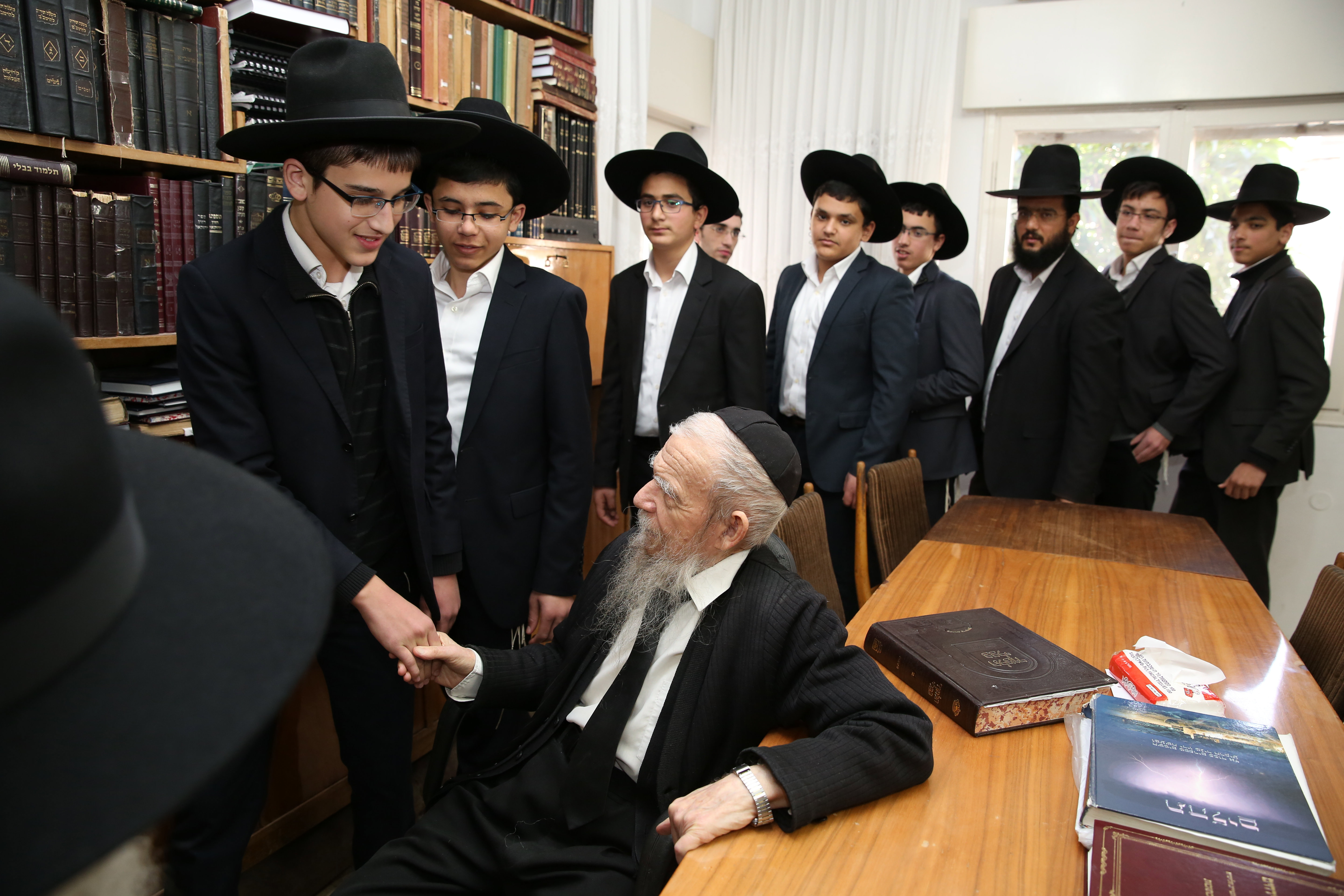 הרב גרשון אדלשטיין מקבל תלמידים