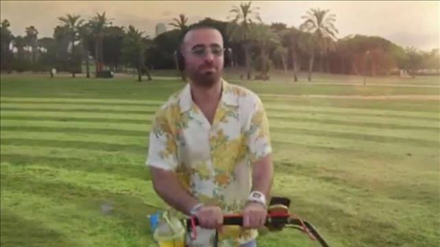 שני נחשוני – טירוף הכרטיסים לעומר אדם