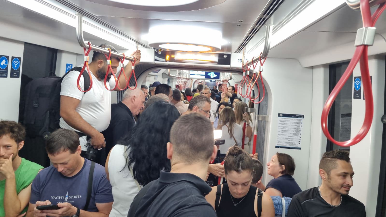 נסיעה ראשונה של הרכבת הקלה
