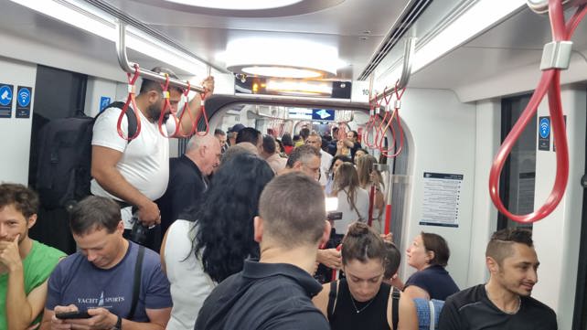 נסיעה ראשונה של הרכבת הקלה