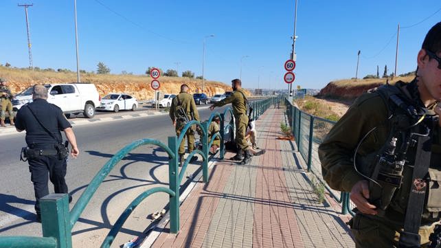 יהודיה ניסתה לדקור חיילים בצומת תפוח ונורתה