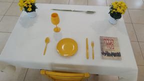 בקיבוץ אורטל השאירו כיסא ריק בשולחן הסדר לחטופים