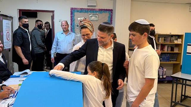 יו"ר מפלגת הציונות הדתית, בצלאל סמוטריץ', הצביע בקדומים