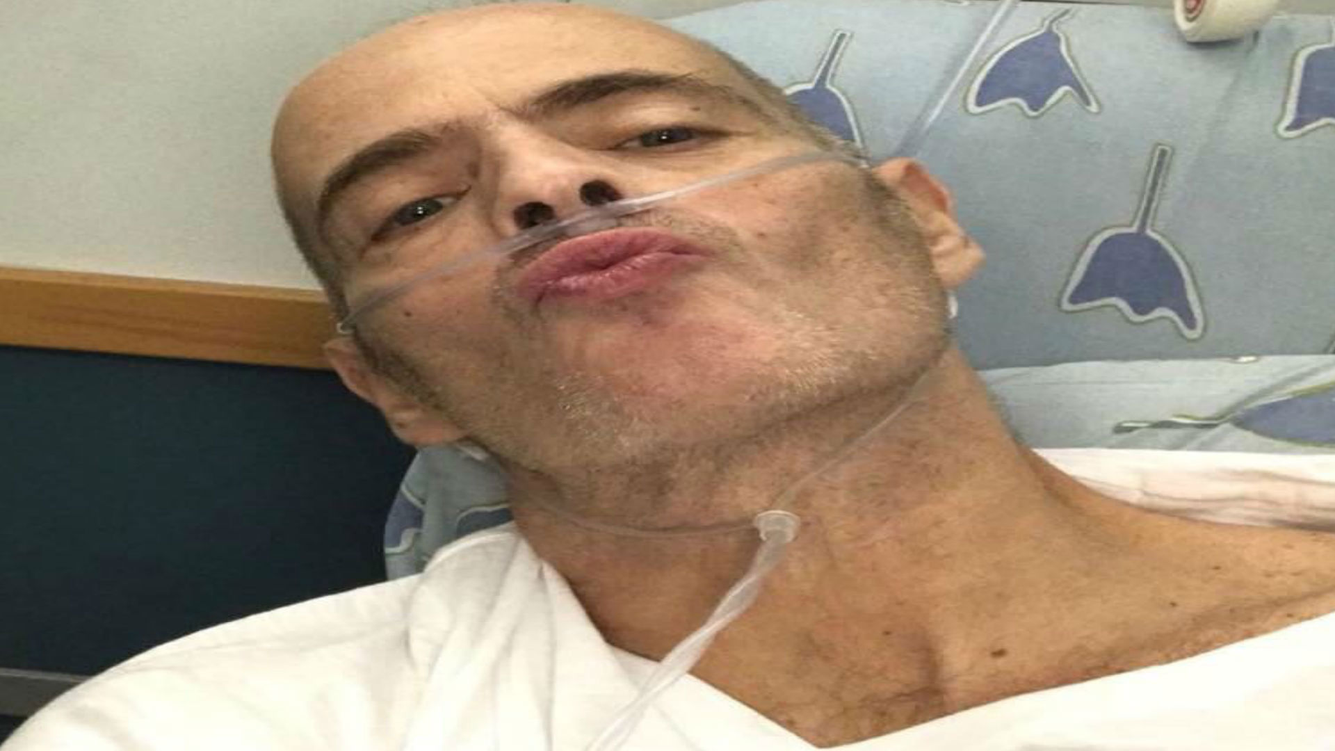 הזמר אדם בבית החולים