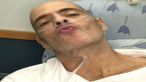 הזמר אדם בבית החולים