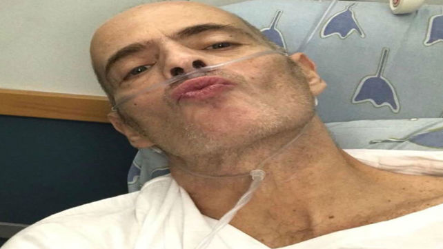 הזמר אדם בבית החולים