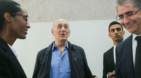 ועדת השחרורים: עונש המאסר של אולמרט יקוצר בשליש