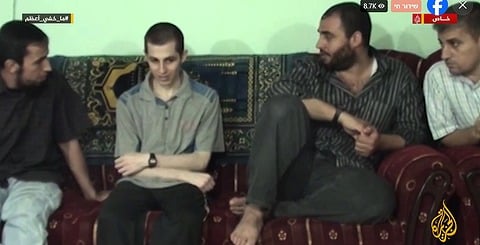 גלעד שליט בשבי לצד בכירי חמאס