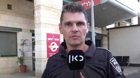 "הילדה עוד שנייה מתה באוטו": שוטרי יס"מ הצילו בת שנתיים וחצי שנחנקה בצד הדרך