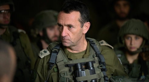 הרמטכ"ל ללוחמים בתוך עזה: אם אתם רואים אנשים עם ידיים למעלה - קחו שתי שניות