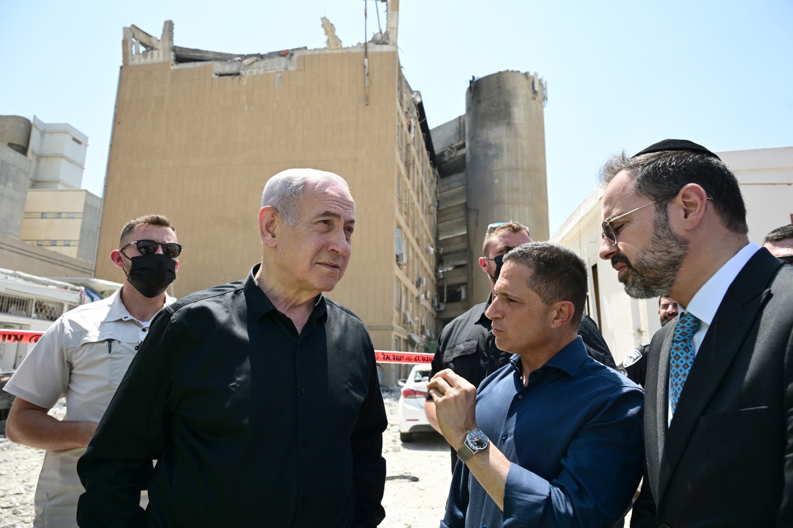 ראש הממשלה נתניהו בביקור בבית החולים בסורוקה לאחר שנפגע מטיל איראני
