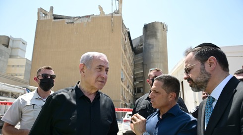 נתניהו: "כולם משלמים מחירים במלחמה, הבן שלי ביטל חתונה"; משפחות חטופים זעקו