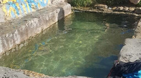 אישה בהיריון מתקדם הגיעה לרחוץ במעיין סמוך לירושלים - וגורשה ע"י רוחצים