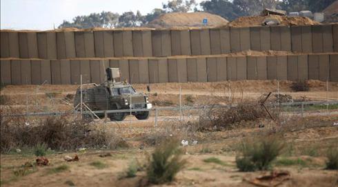 צה"ל עצר פלסטינים עם רימונים וסכינים בגבול עזה