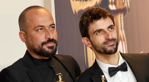 במאי הסרט "אין ארץ אחרת" נעצר בחשד שיידה אבנים לעבר חיילים