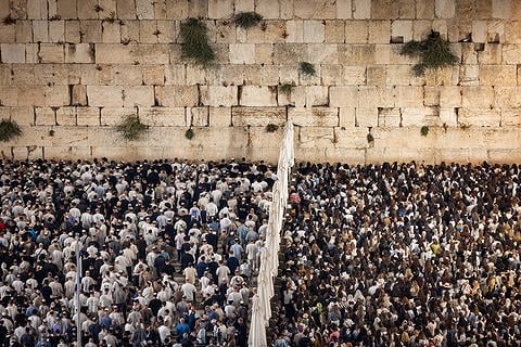 ״יותר הביחד, פחות האמונה״: איך הפכו הסליחות בירושלים לאירוע כלל-ישראלי?