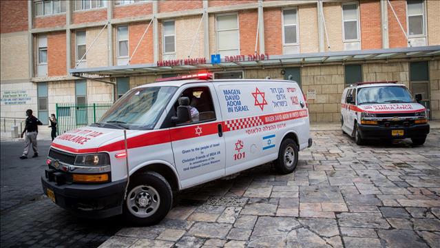 אמבולנס בכניסה ל מיון בית חולים הדסה עין כרם