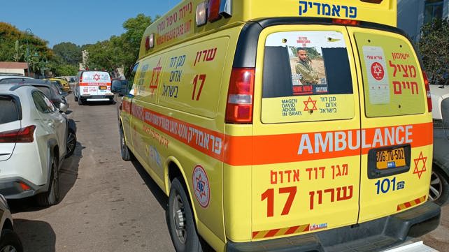 ניידת של טיפול נמרץ של מד"א בפרדס חנה כרכור