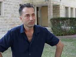 לא רק אנטולי: המסע של דניאל סטיופין מאוניית העולים - לפסגת התעשייה
