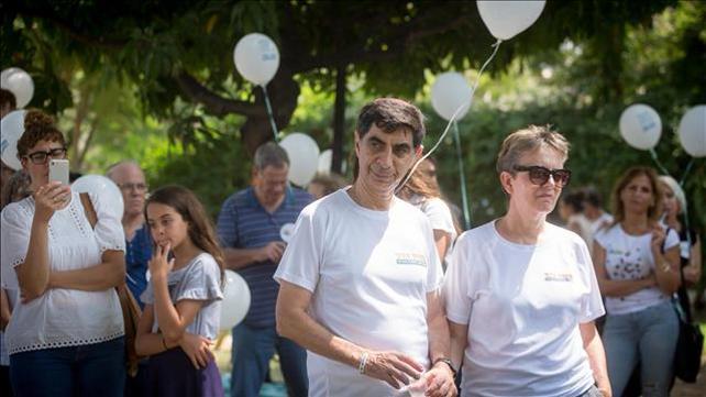 שמחה ולאה גולדין בעצרת מחוץ למשרד הביטחון בת"א, 2018