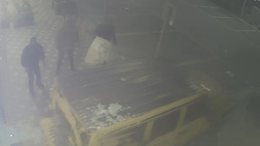 בלי בעיה: ארבעה פרצו לפיצוציה וגנבו רכוש בעשרות אלפי שקלים
