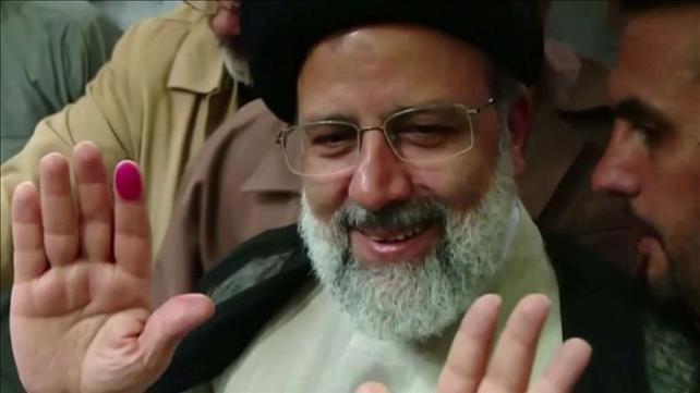 "לא שוכחים": האסירים שנמלטו מטהרן מספרים על עברו האפל של ראיסי