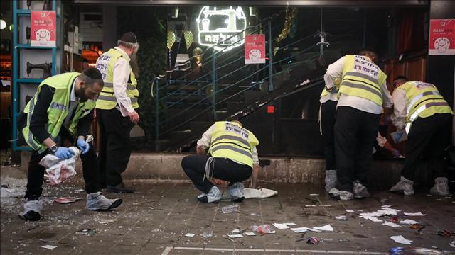 אנשי זק"א בזירת הפיגוע בתל אביב, 7.4.22