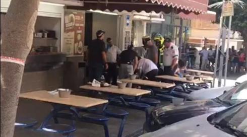 צעיר ניסה לדקור שוטר בהרצליה – ונוטרל