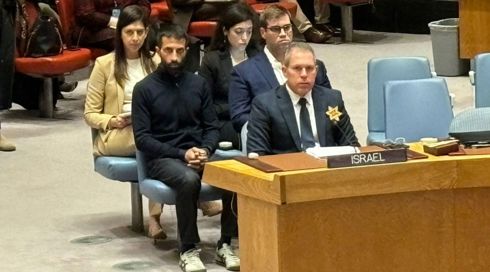 ארדן לצד הנסיך הירוק: "תאפשרו לי להקרין את סרטון הזוועות"