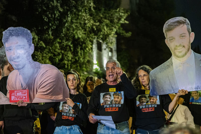 מפגינים למען שחרור החטופים מעזה מחוץ לבית ראש הממשלה בירושלים, ספטמבר 2025