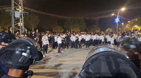 עקב מעצר עריק: חרדים חסמו את הכניסה לאופקים, אין עצורים