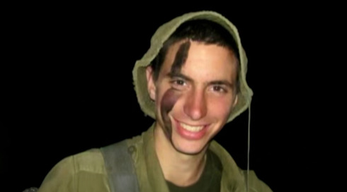 11 שנים לאחר שנפל ונחטף: המונים ליוו את סגן הדר גולדין בדרכו האחרונה