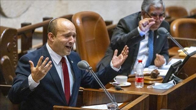 נפתלי בנט, מיקי לוי