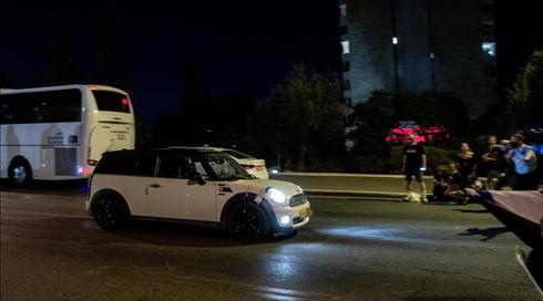 המעצר ליד בלפור | תיעוד: בולם מול השוטרים, נשלף מהרכב - ונעצר