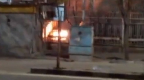 תיעוד: בקבוקי תבערה נזרקו על קבר מרדכי ואסתר באיראן