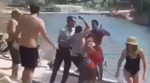 תיעוד קטטה המונית בגן הסחנה: לא הקשיבו למאבטח - וספגו מכות