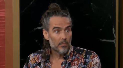 ראסל ברנד: "קיימתי יחסי מין עם בת 16, אך לא עברתי על החוק"