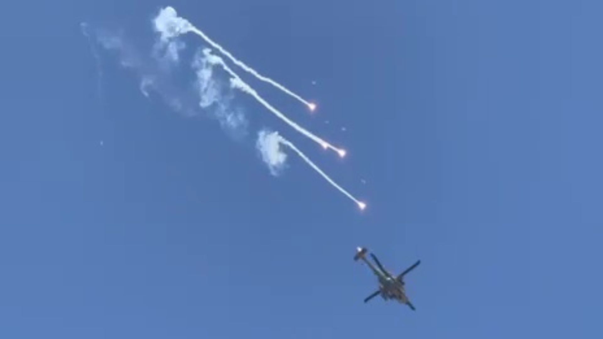  19.06.23 מסוקי קרב משחררים נורים נגד ירי נ"מ מעל ג'נין