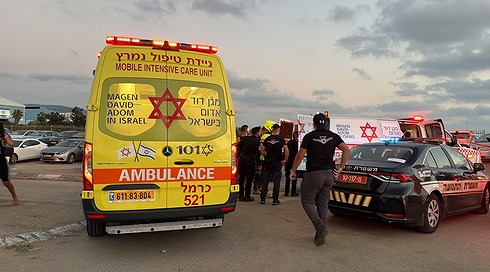 מגן דוד אדום בזירת הדקירה בחיפה, 11.07.26