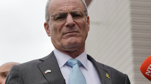 שגריר ישראל בוושינגטון יזומן לשימוע אחרי שתקף את האופוזיציה: "אין דבר שלא יעשו כדי להוריד את נתניהו"