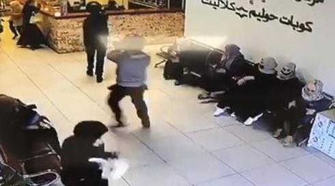 תיעוד: חמושים פותחים באש בסניף קופ"ח בשועפאט