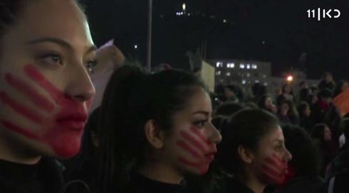 "אלו שנרצחו לא כאן": נשים ברחבי העולם ציינו את יום האישה (1)